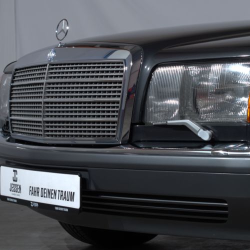 Mercedes-Benz 560SEL 1988